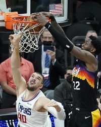 NBA湖人加时争议三分绝杀快船终结四连胜登顶引热议