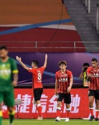 意甲罗马补时争议头球绝杀尤文，终结对手三连胜登顶引热议