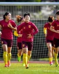  阿森纳女足三冠王庆典，男足联动创历史时刻  
