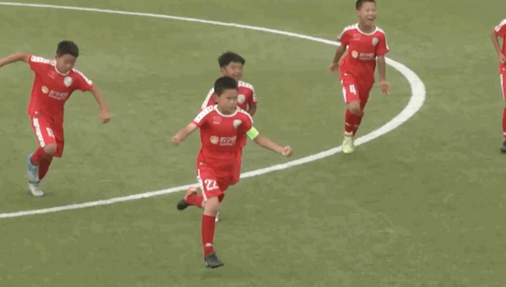  摩纳哥青训瑰宝爆发，19岁小将包办全场两进球  